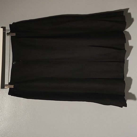 BFA Classics women's black pleated bottom skirt - Picture 14 of 17